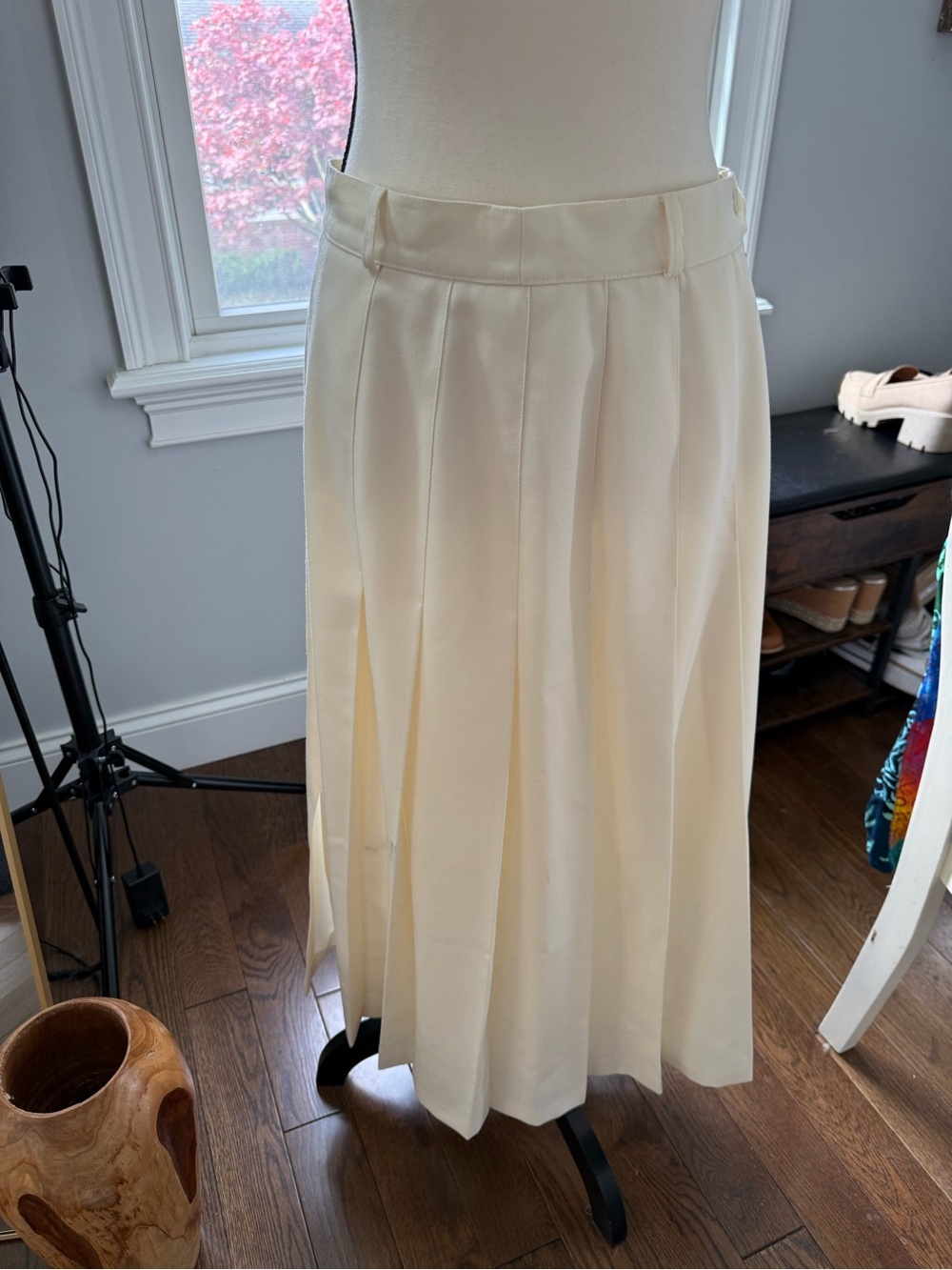 Basler Cream Pleated Lined Midi Skirt Size 40/14 waist 15 across